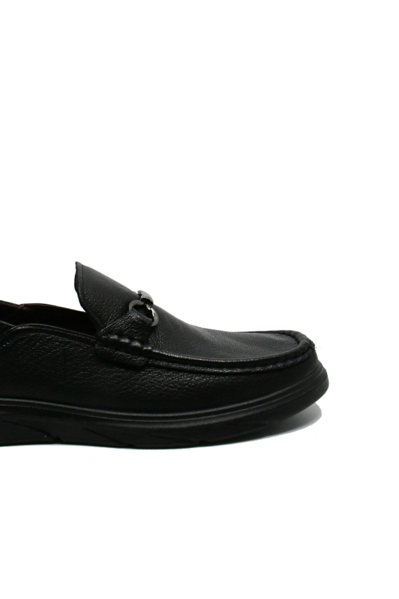 Imagine Mocasini negri din piele naturală moale, cu lanț decorativ FNX93793