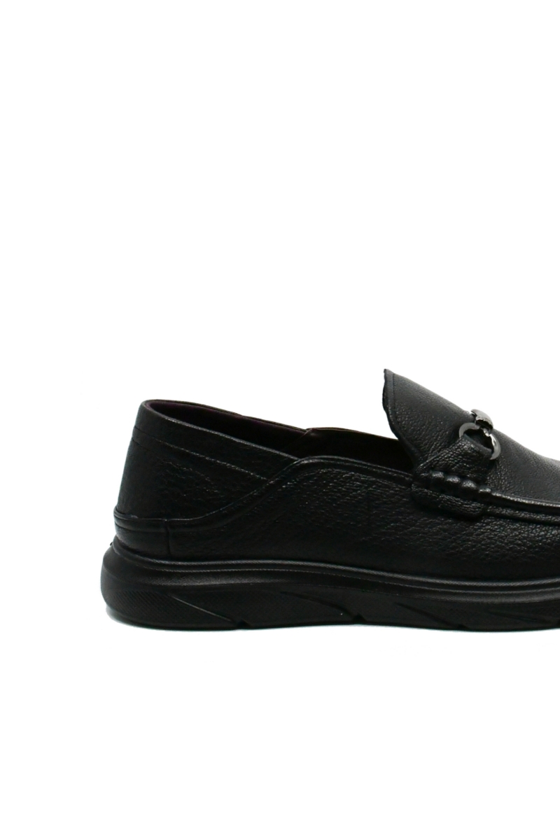 Imagine Mocasini negri din piele naturală moale, cu lanț decorativ FNX93793