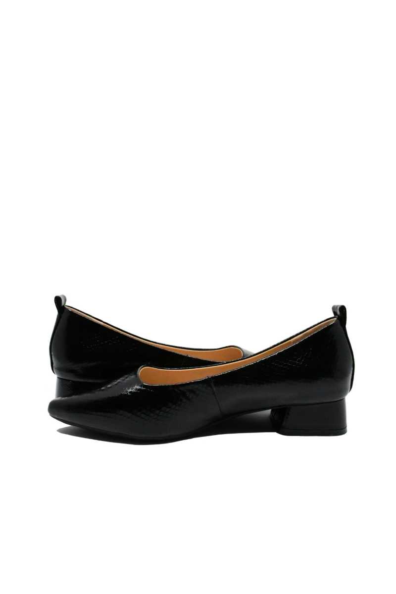 Imagine Pantofi negri din lac cu imprimeu croco OTR20005