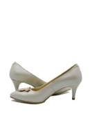 Imagine Pantofi stiletto din piele naturală, bej sidefat cu decorațiune aurie SORA24