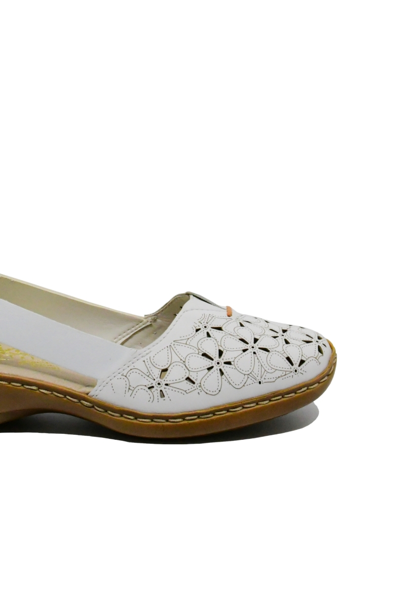 Imagine Mocasini damă din piele naturală albi, cu model floral RIK41356-80