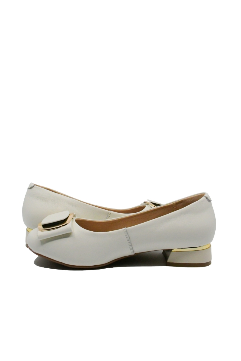 Imagine Pantofi crem din piele naturală, cu cataramă decorativă OTR820025