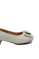 Imagine Pantofi crem din piele naturală, cu cataramă decorativă OTR820025
