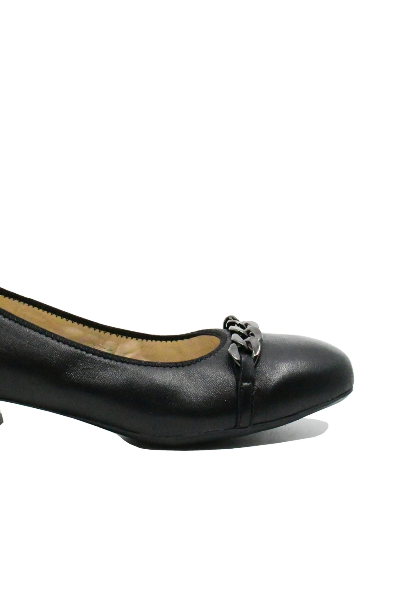Imagine Pantofi damă negri din piele naturală, cu lanț decorativ RIK45069-00