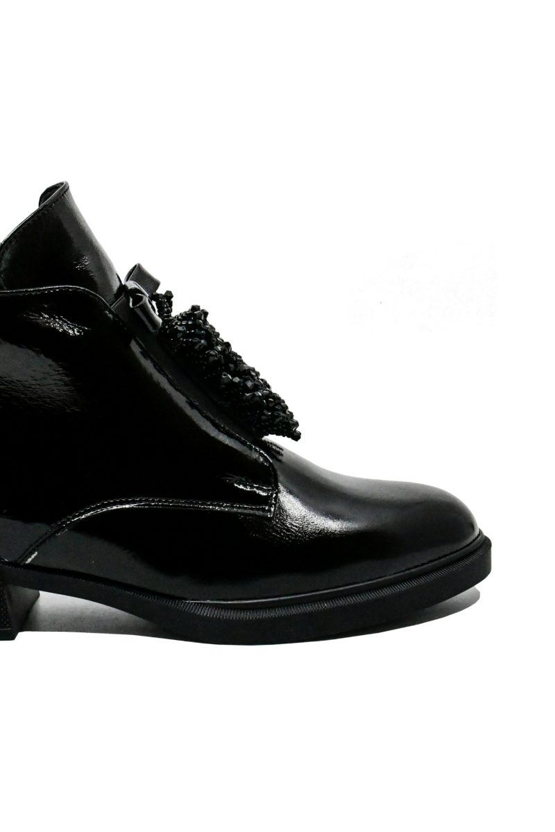 Imagine Botine damă cu ciucuri decorativi, negre din lac FLO405NL