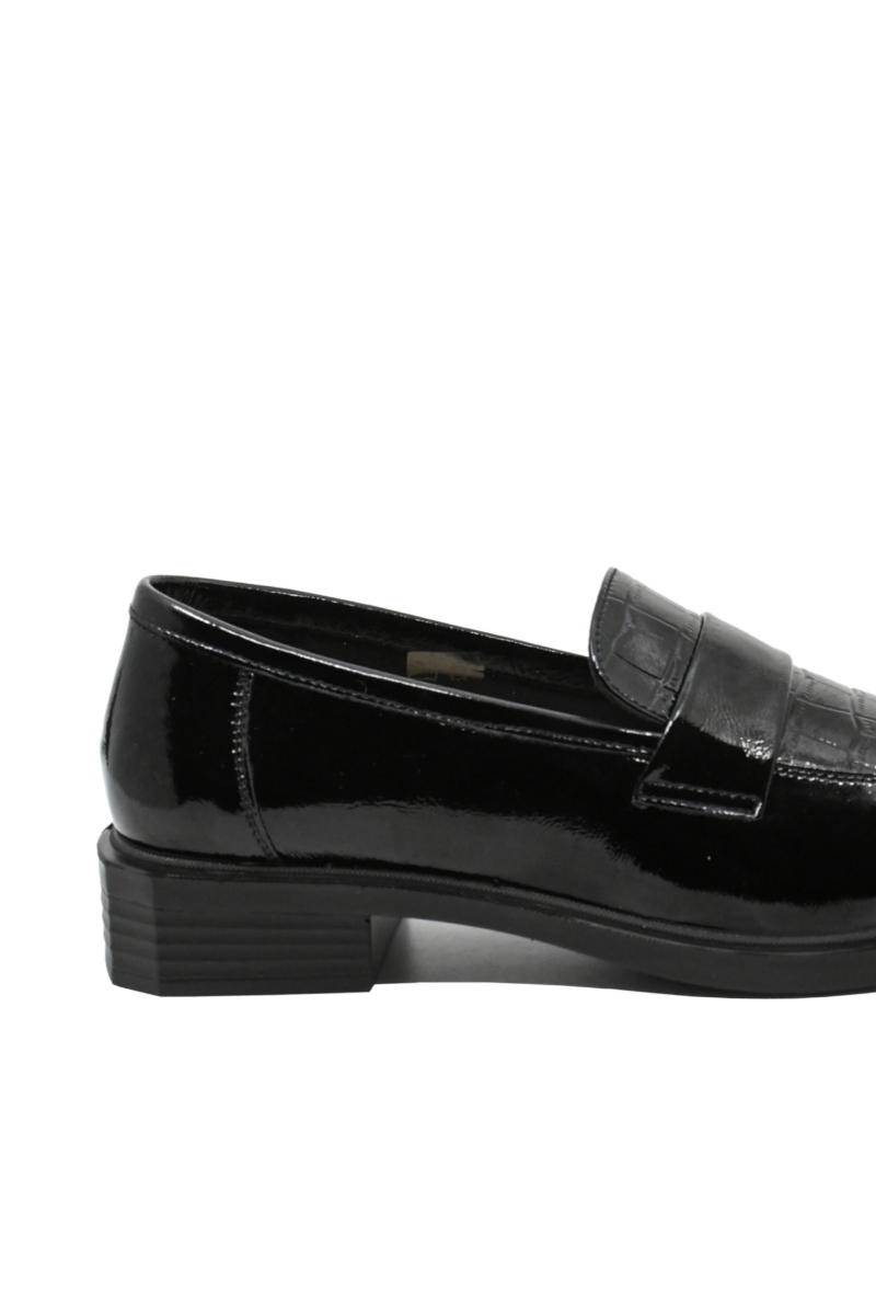 Imagine Pantofi loafer damă negri din lac cu model croco OTR440007