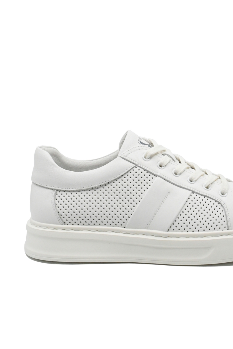 Imagine Pantofi sport albi, din piele naturală cu perforații OTR640019