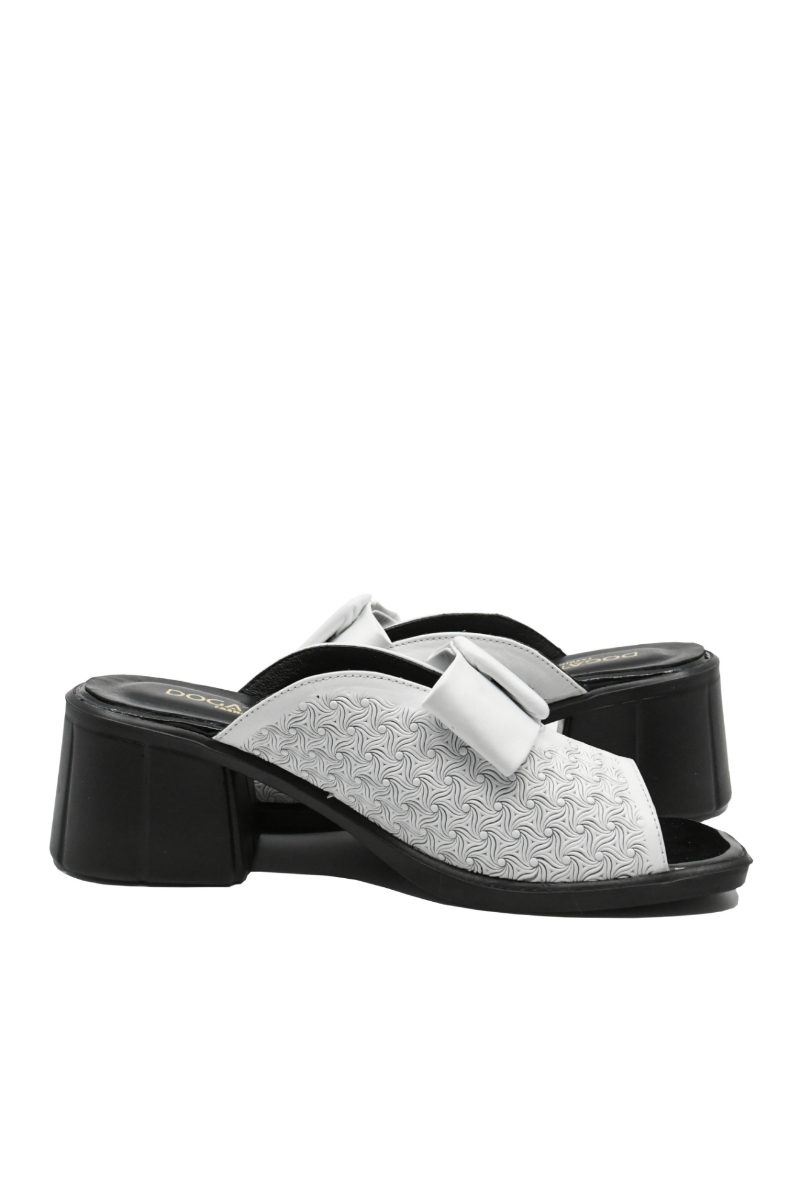 Imagine Saboți albi din piele naturală cu fundiță și model floral MIR9506