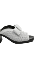 Imagine Saboți albi din piele naturală cu fundiță și model floral MIR9506