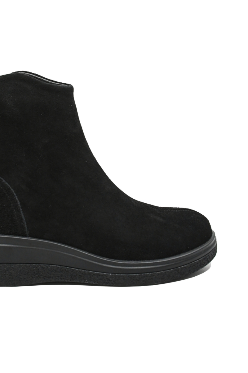 Imagine Ghete din piele întoarsă, negre, cu talpa wedge OTR850010