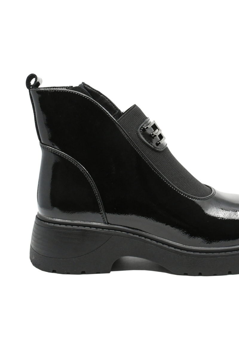 Imagine Ghete ankle din lac negre cu medalion decorativ OTR150037NL