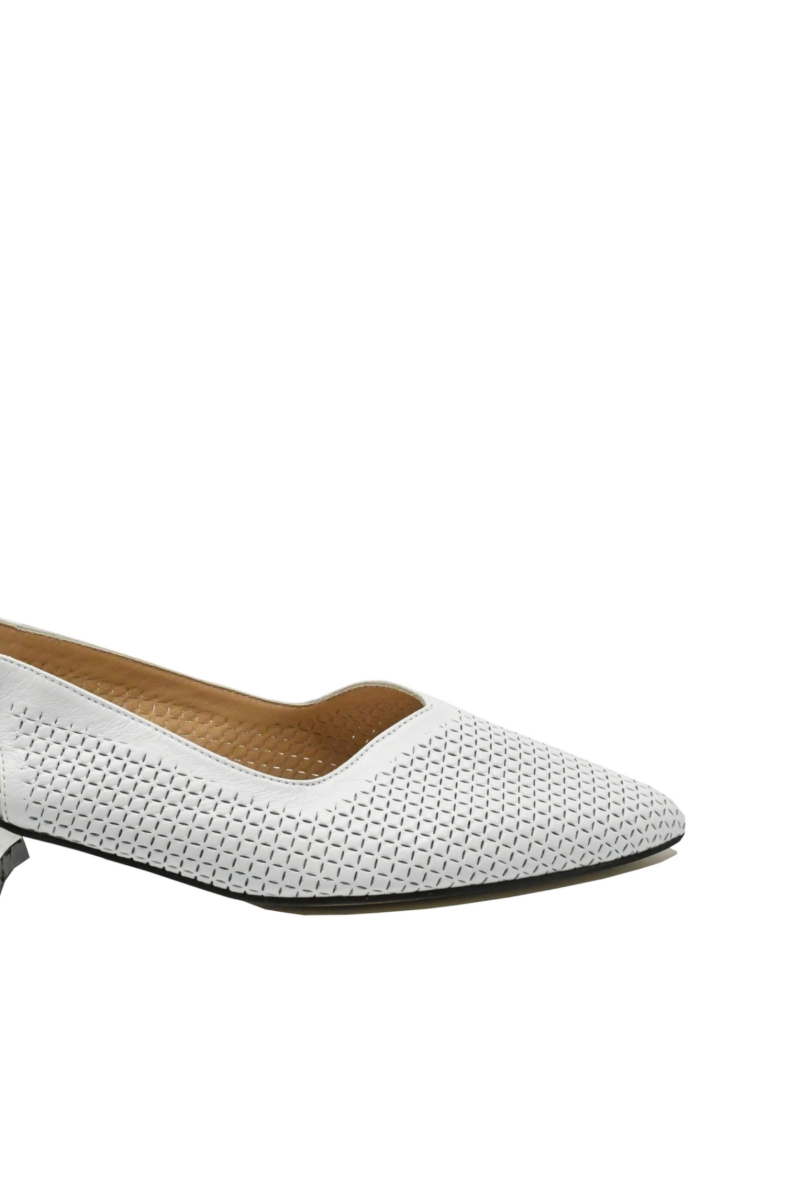 Imagine Pantofi decupați cu toc jos, albi, din piele naturală cu model perforat MIR952