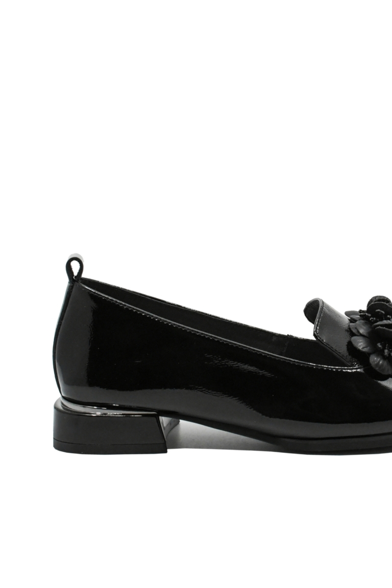 Imagine Pantofi damă negri din lac, cu buchet floral FLG3426