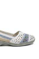 Imagine Mocasini damă din piele naturală albi, cu detalii bleu RIK41358-80