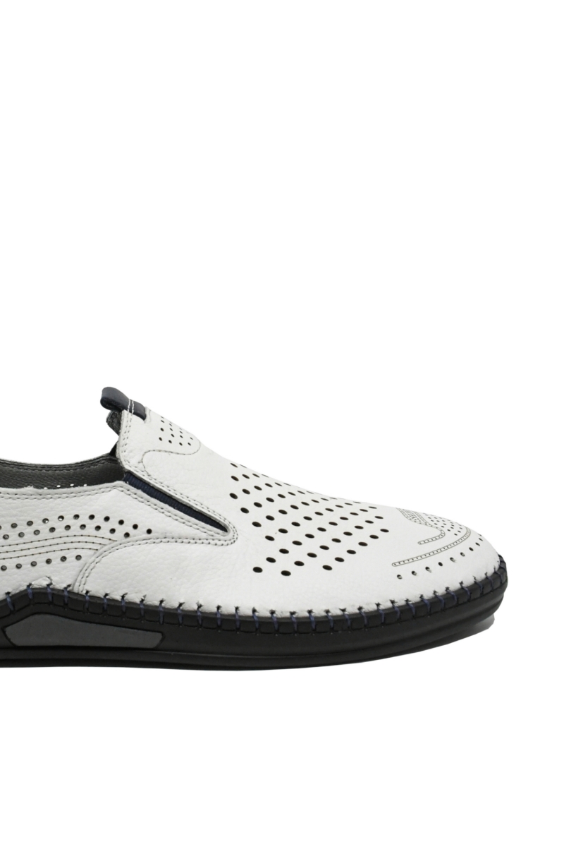 Imagine Mocasini bărbați albi din piele naturală, cu perforații și modele GOR1049