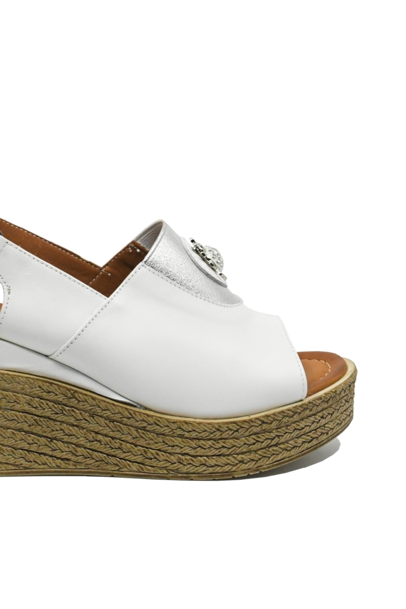 Imagine Sandale damă wedge, albe din piele naturală, cu aplicație buburuză MIR11003