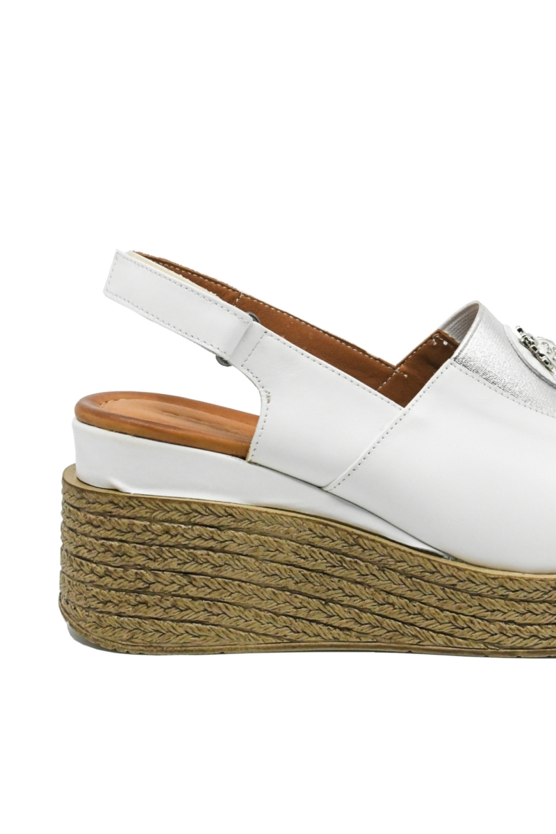 Imagine Sandale damă wedge, albe din piele naturală, cu aplicație buburuză MIR11003
