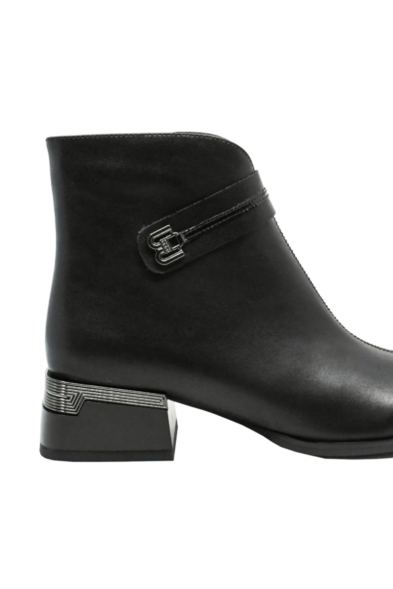 Imagine Botine până la gleznă, negre din piele naturală, cu accente metalice GOR2565