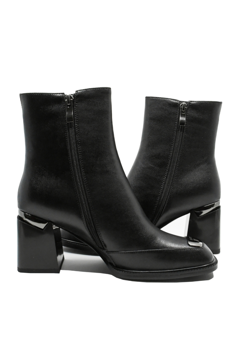 Imagine Botine damă negre, din piele naturală cu vârf pătrat și detalii metalice GOR2534