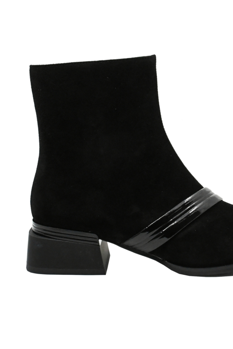 Imagine Botine înalte, negre, din piele întoarsă cu detalii din lac GOR2503