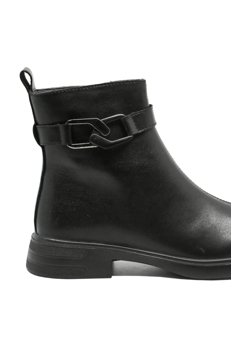 Imagine Ghete joase negre din piele naturală cu baretă și lanț OTR70005