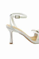 Imagine Sandale elegante cu flori aplicate, albe din piele naturală OTR2506