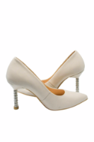 Imagine Pantofi eleganți cu toc stiletto cu charmuri, crem, din piele naturală KOR2985