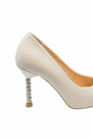 Imagine Pantofi eleganți cu toc stiletto cu charmuri, crem, din piele naturală KOR2985